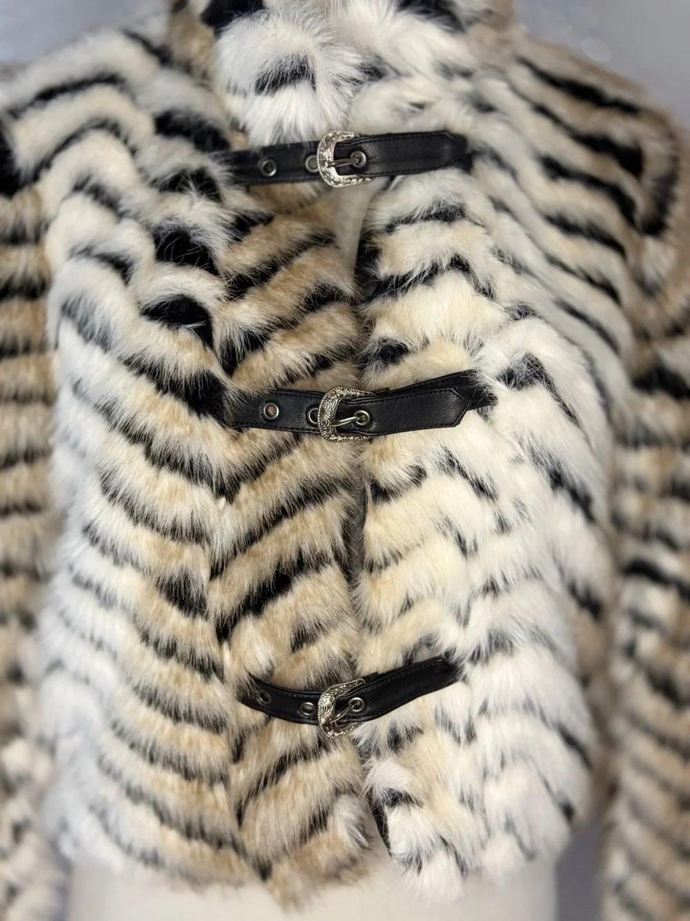 Azalea Wang Argyll Faux Fur Animal Print Coat Western Buckle Cropped Jacket - Picture 11 of 16